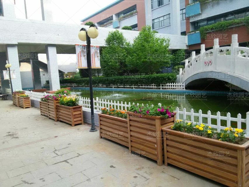黃檀木色學(xué)?；ㄏ涮旖虬咐? title=